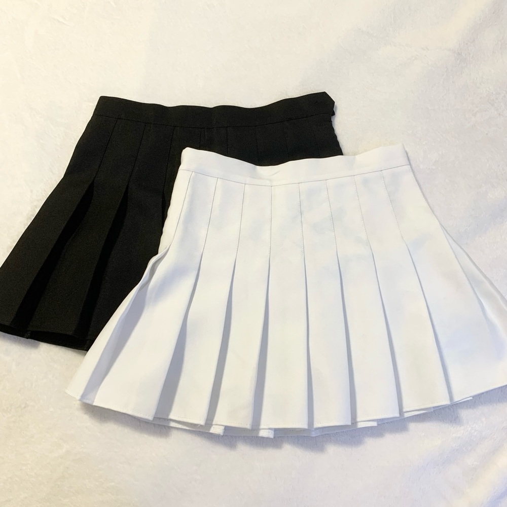 (BUNDLE) black and white pleated skirt